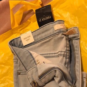 never worn Forever21 “Classic Denim” skinny jeans